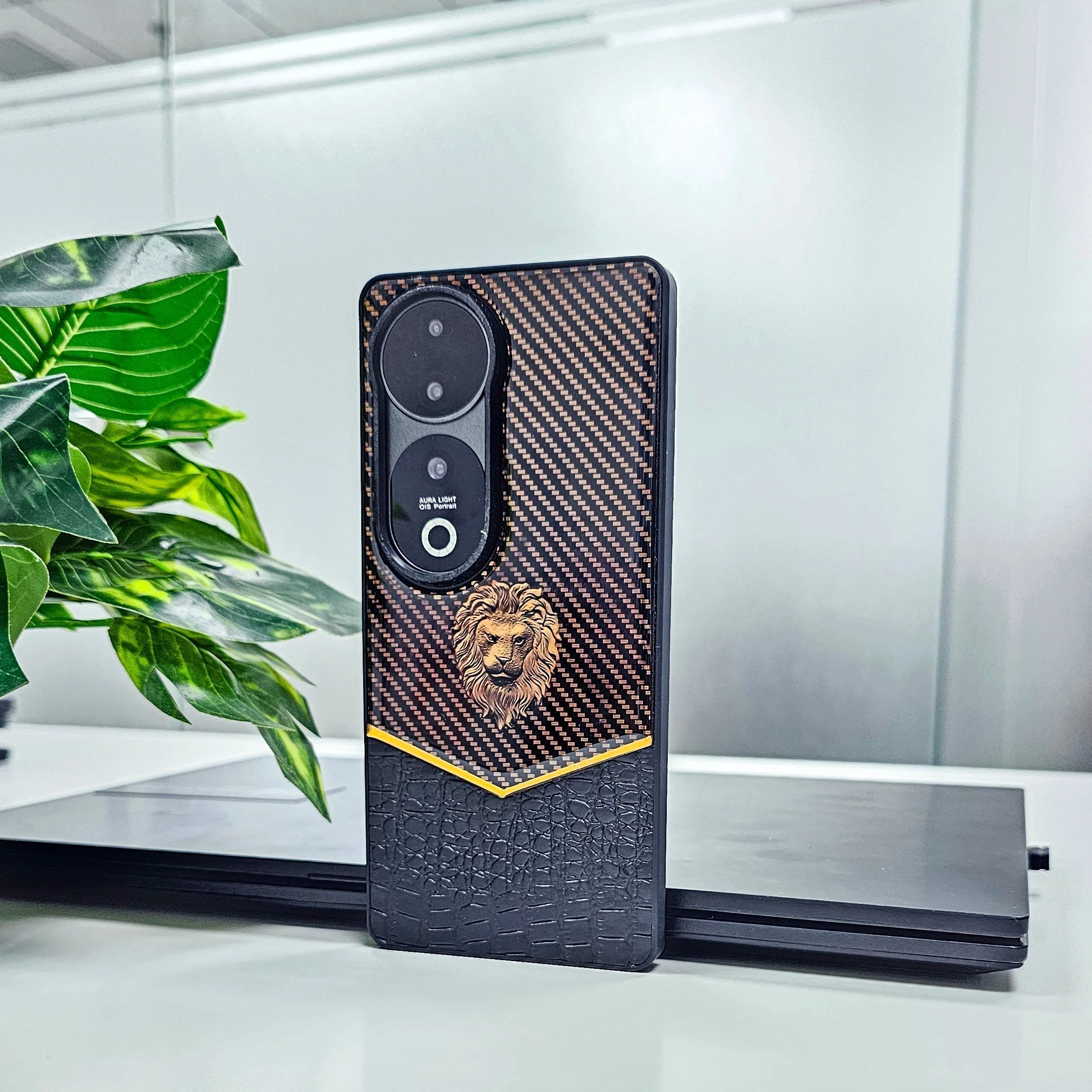 Vivo V40 Pro 5G Luxury Lion Pattern Leather And Liquid Silicone Case - Image 3